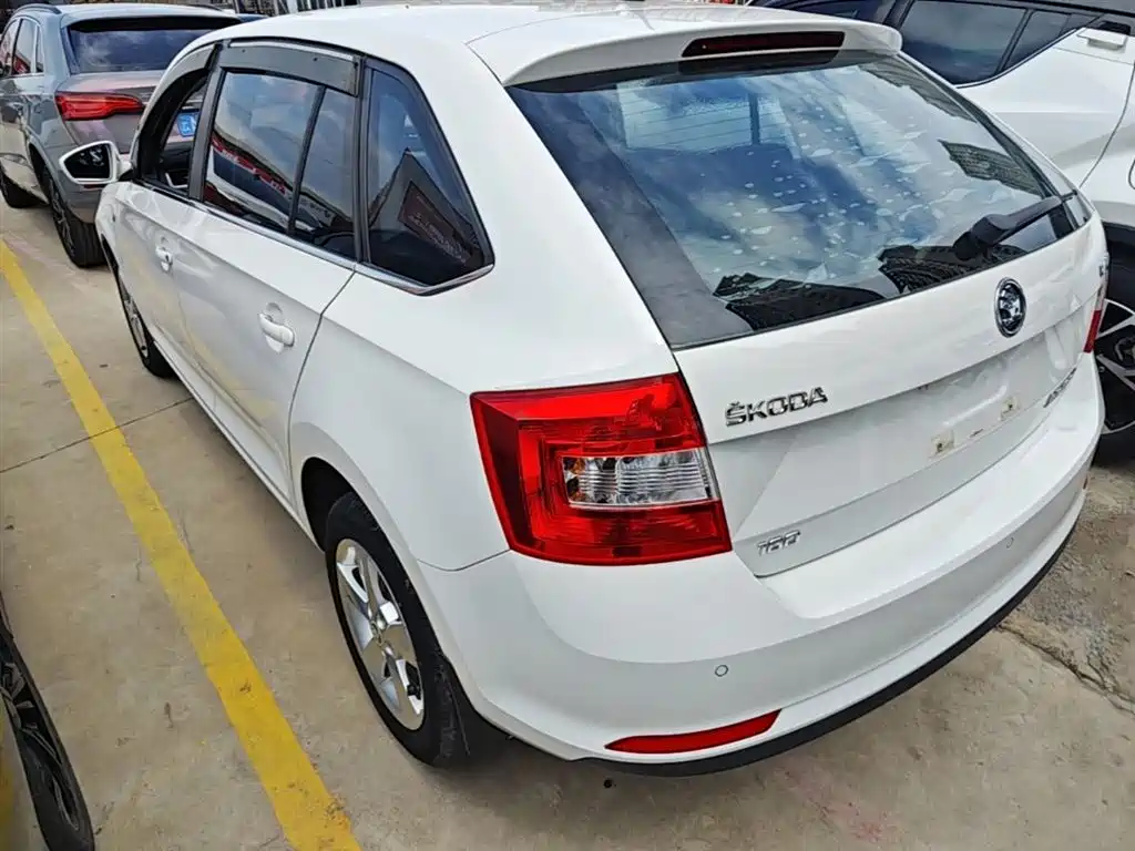 Rapid Spaceback Facelift 1.6 L Auto Creation