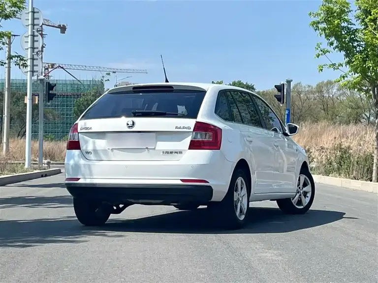 Skoda Rapid Spaceback Facelift 1.6 L Auto Creation