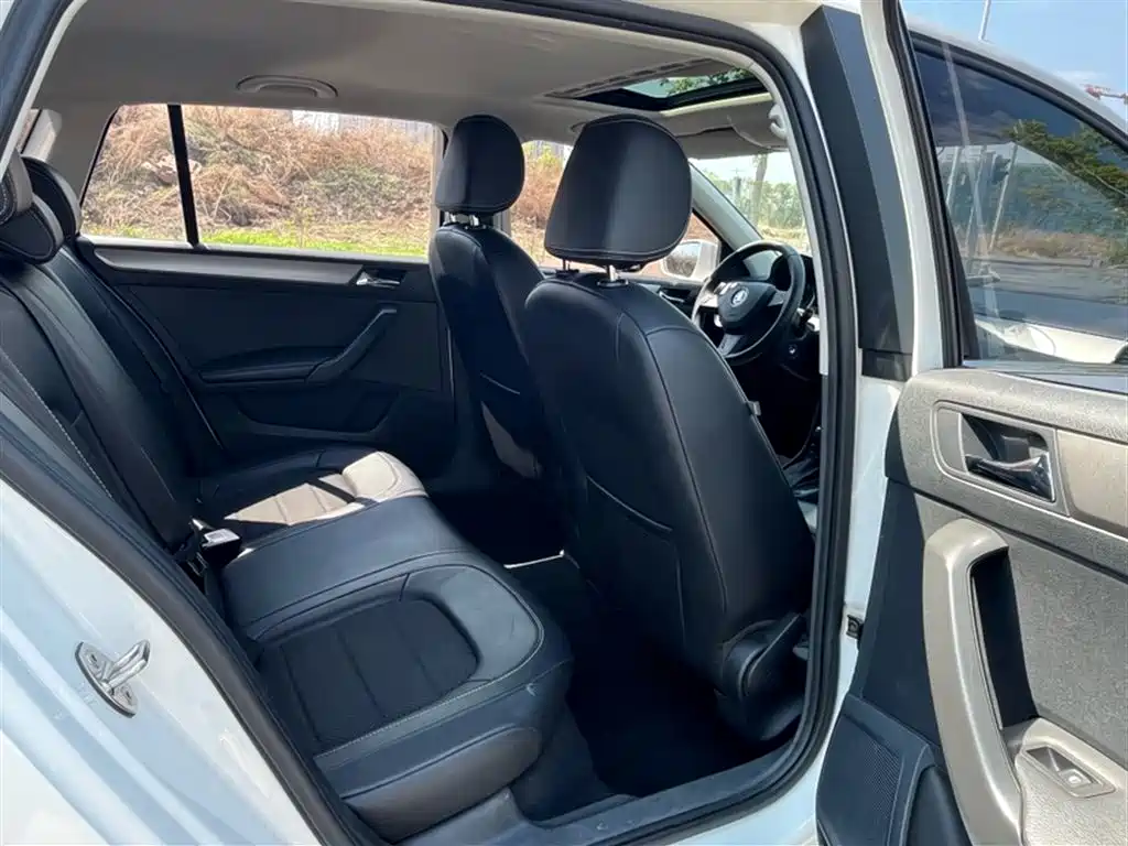 Rapid Spaceback Facelift 1.6 L Auto Creation