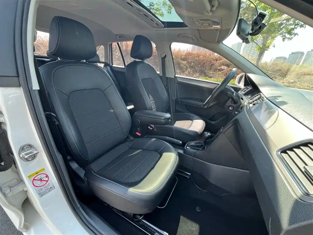 Rapid Spaceback Facelift 1.6 L Auto Creation