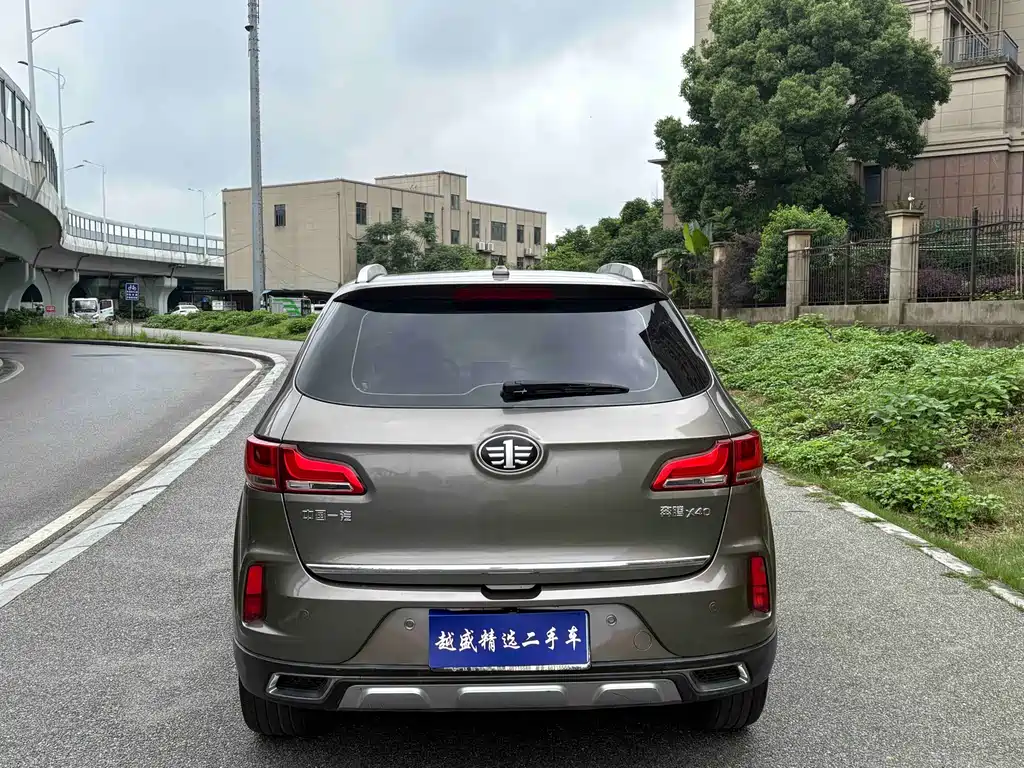 Besturn X40 1.6 L Auto Luxury
