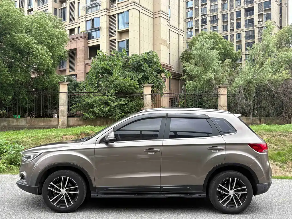 Besturn X40 1.6 L Auto Luxury