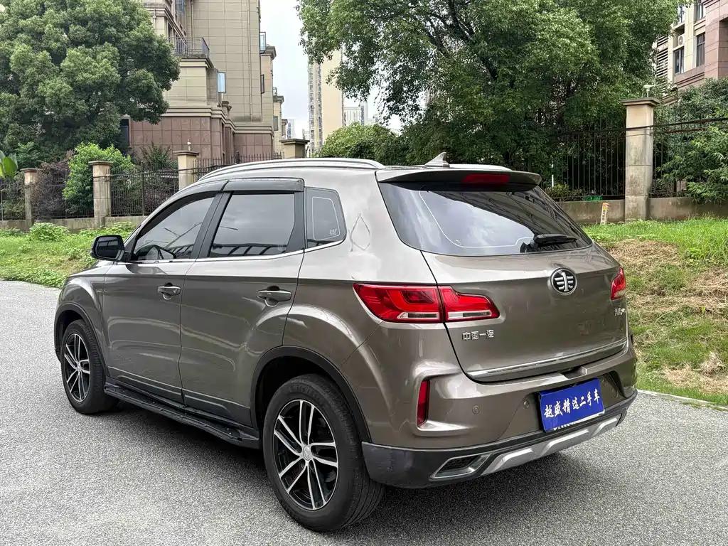 Besturn X40 1.6 L Auto Luxury