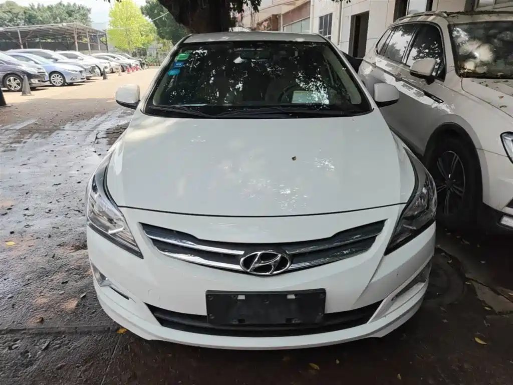 Accent 1.4 L Auto Intelligent GLS