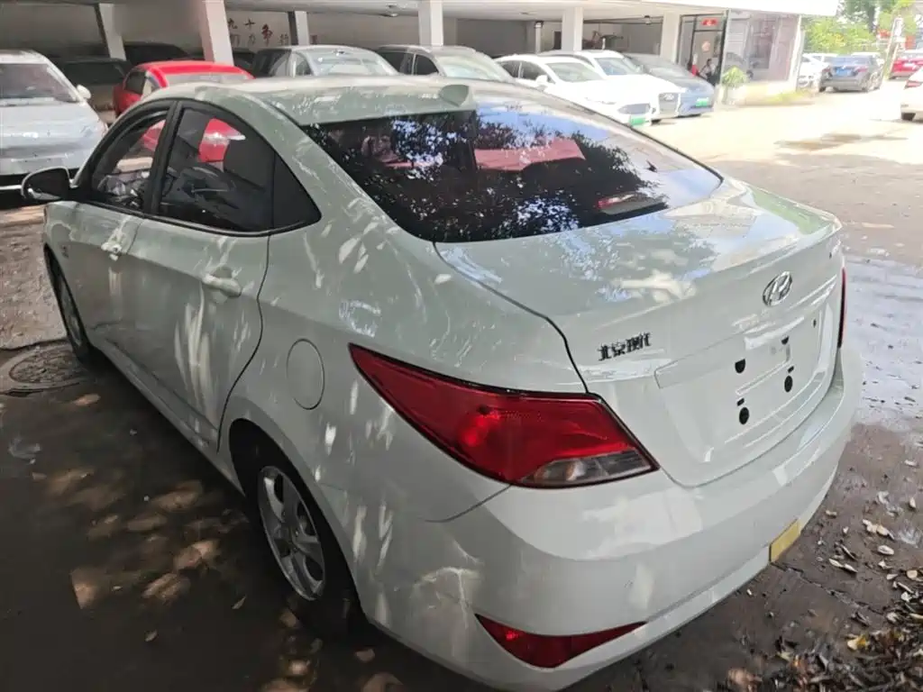 Accent 1.4 L Auto Intelligent GLS