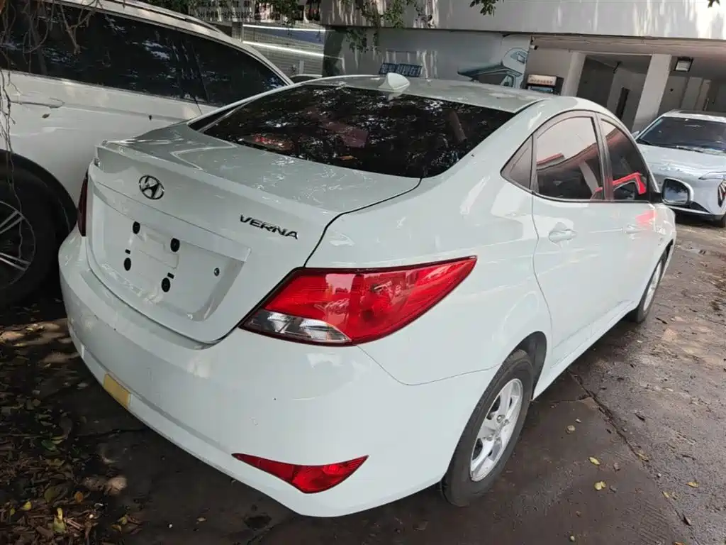 Accent 1.4 L Auto Intelligent GLS