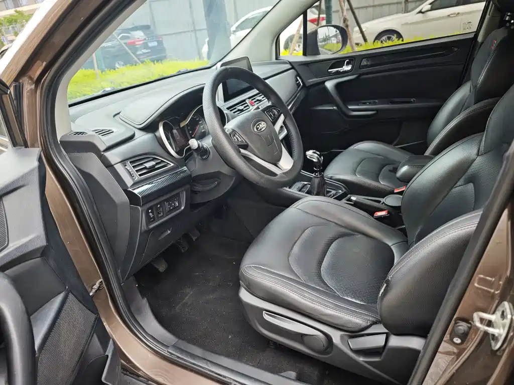 Refine S3 1.5 L Manual Luxury Smart