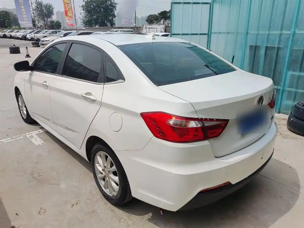 Yuexiang V7 悦翔V7 2015款 1.6 L 手动乐享型 国V