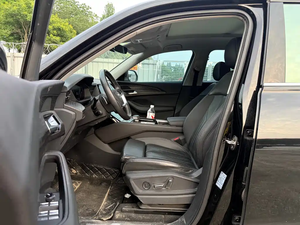 Audi Q6 奥迪Q6 2023款 40 TFSI quattro 观云型 Light 羽林套装