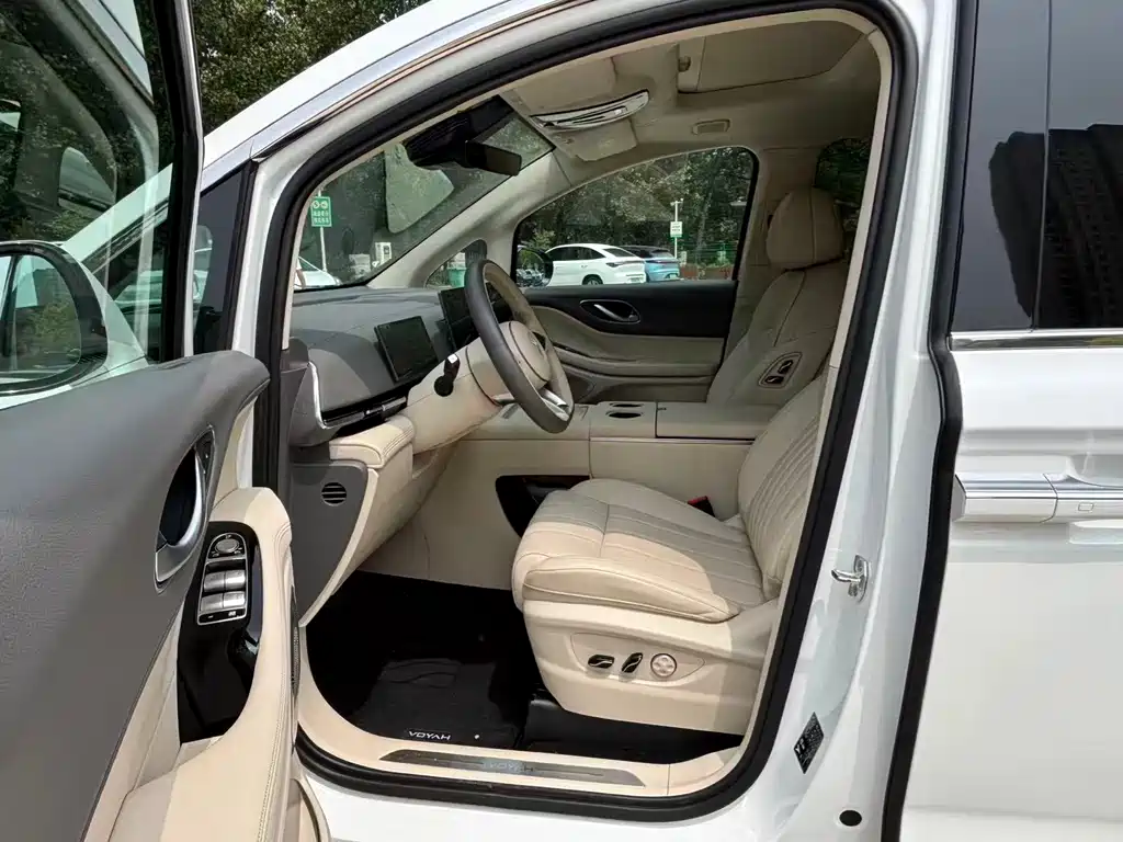 Voyah Dreamer PHEV 4 WD Flagship Kunpeng