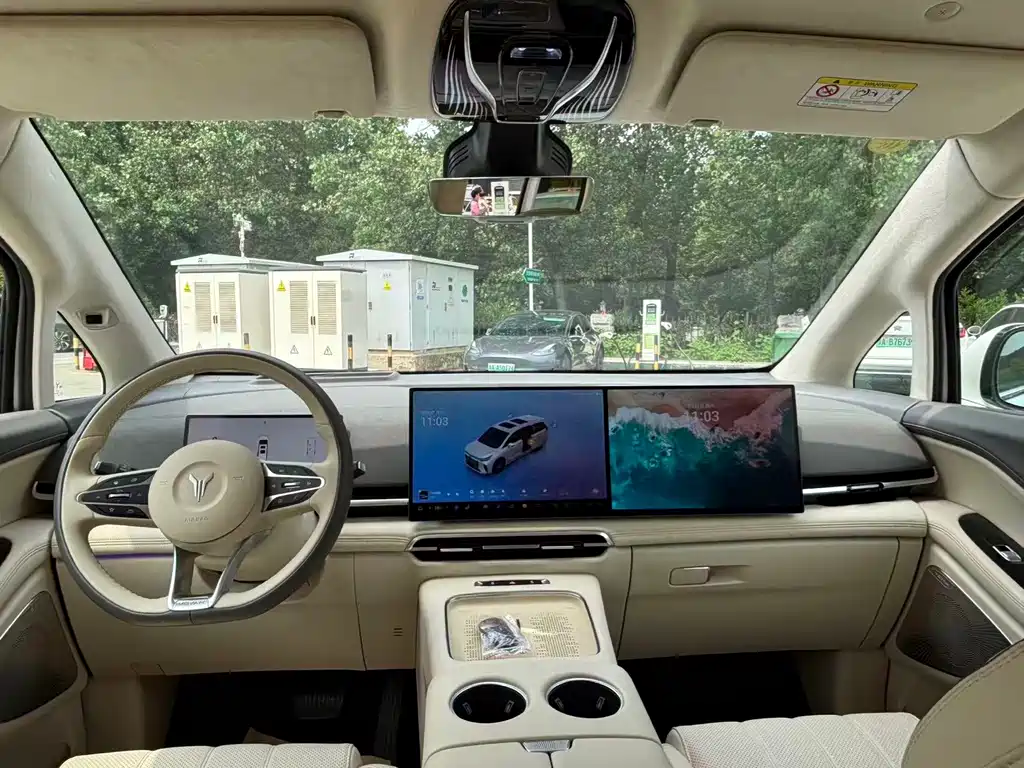 Voyah Dreamer PHEV 4 WD Flagship Kunpeng