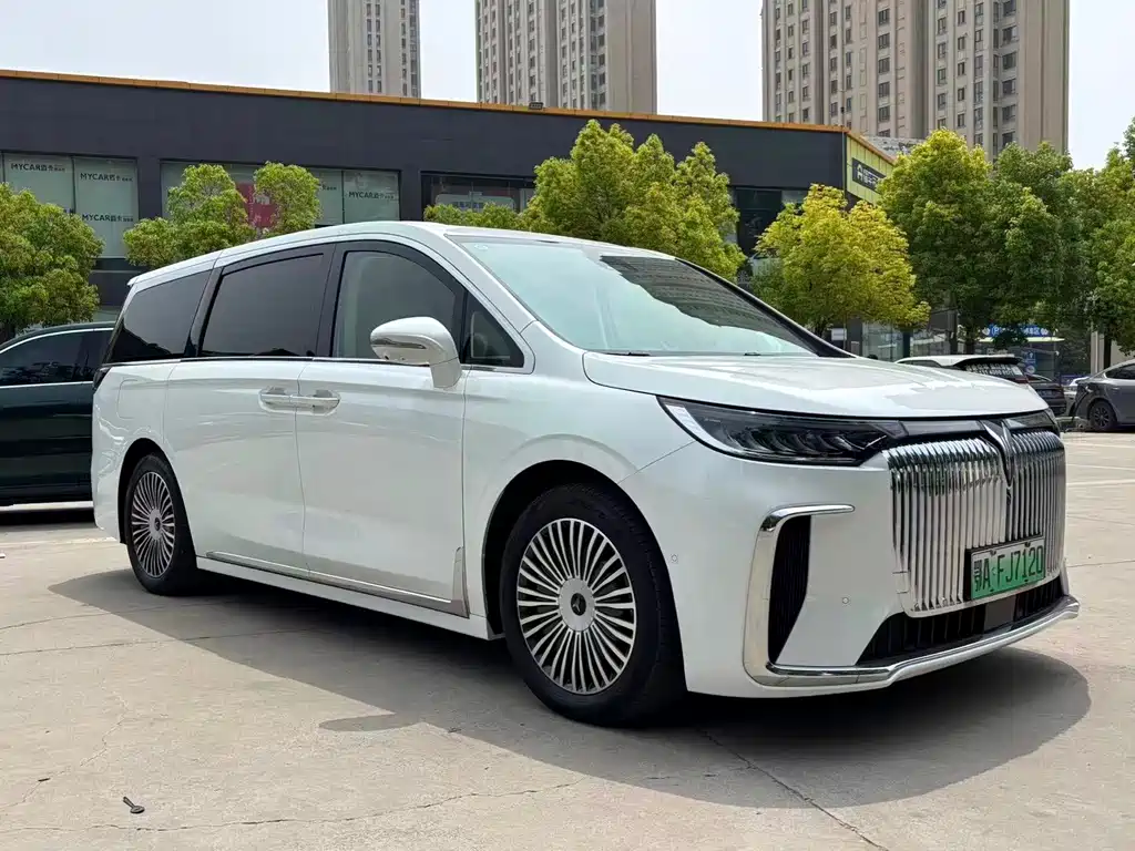 Voyah Dreamer PHEV 4 WD Flagship Kunpeng