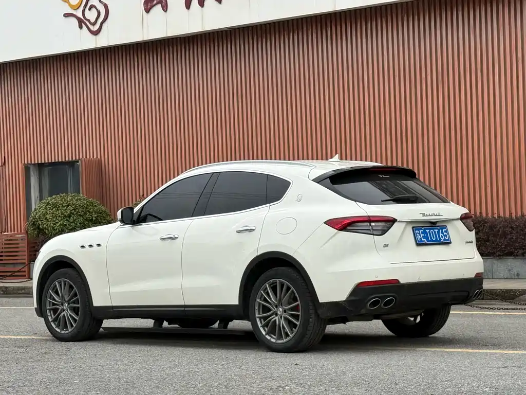 Levante 3.0 T Standard
