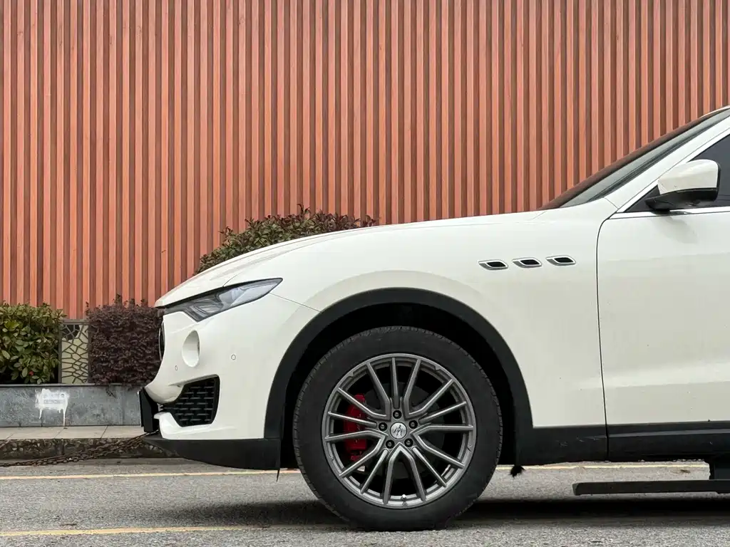 Levante 3.0 T Standard