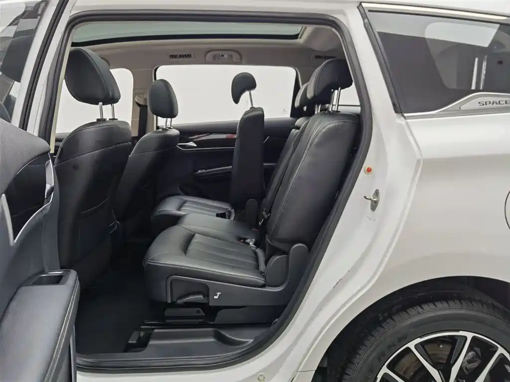 Song MAX 1.5 T Auto Connected Elite 7-seat