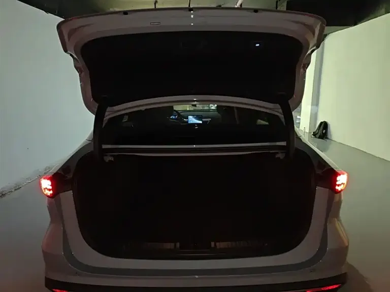 Geely Galaxy L6 125 km Creative Dream