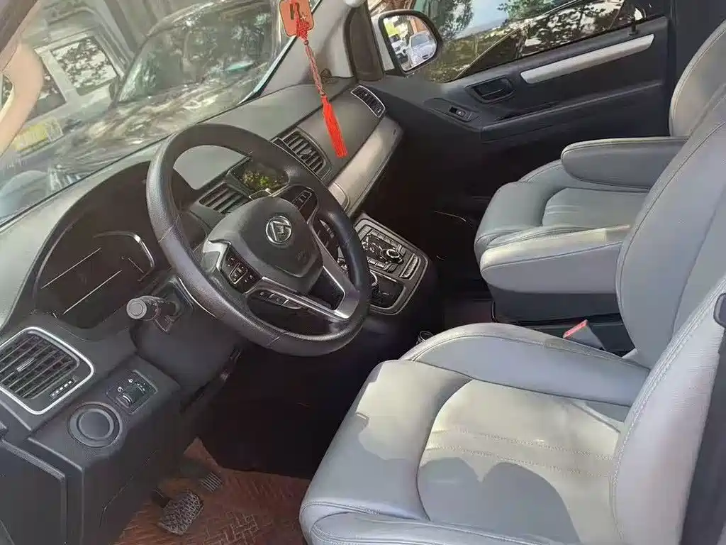 Maxus G10 2.0 T Auto Elite Gasoline 7-seat