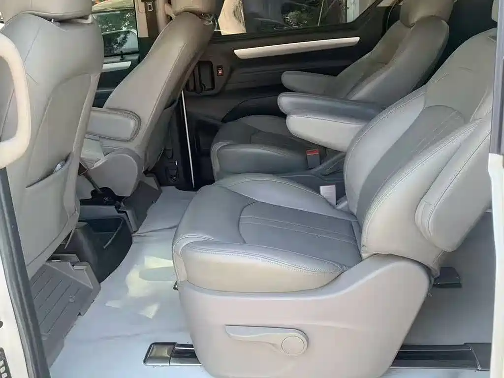Maxus G10 2.0 T Auto Elite Gasoline 7-seat