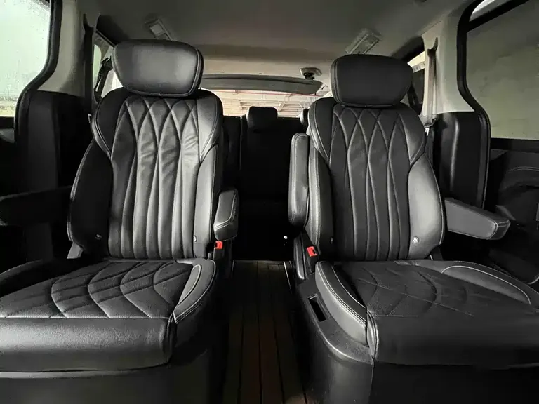 Maxus G20 大通G20 2023款 PLUS 2.0 T 柴油自动豪华旅行版