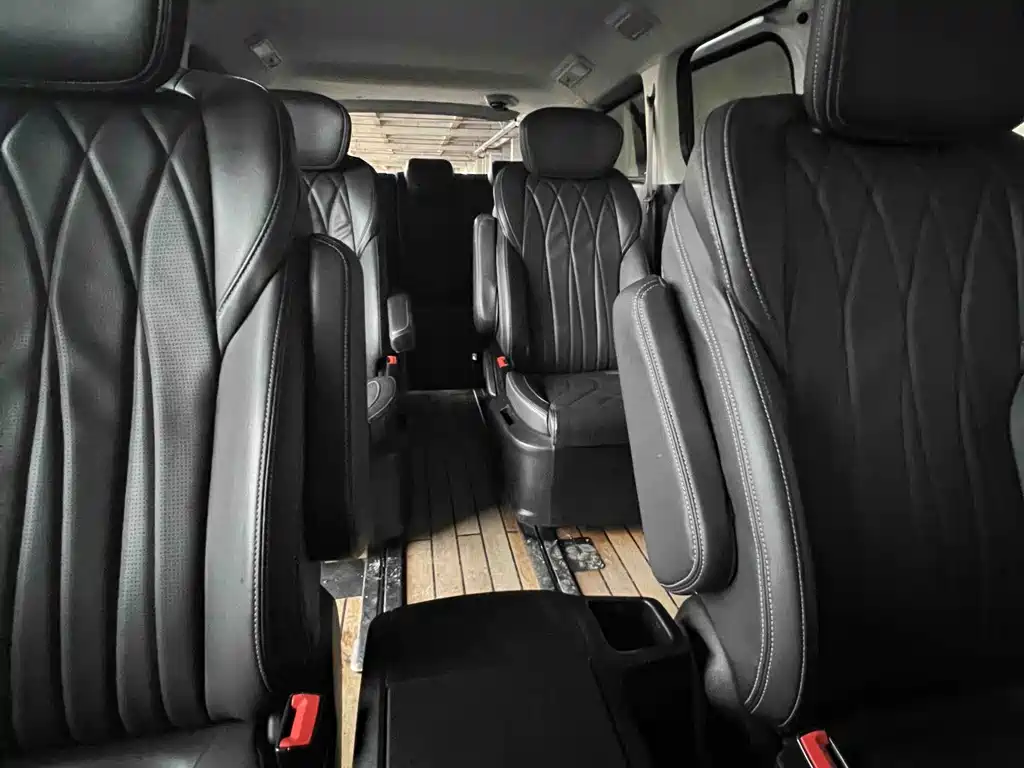 Maxus G20 大通G20 2023款 PLUS 2.0 T 柴油自动豪华旅行版