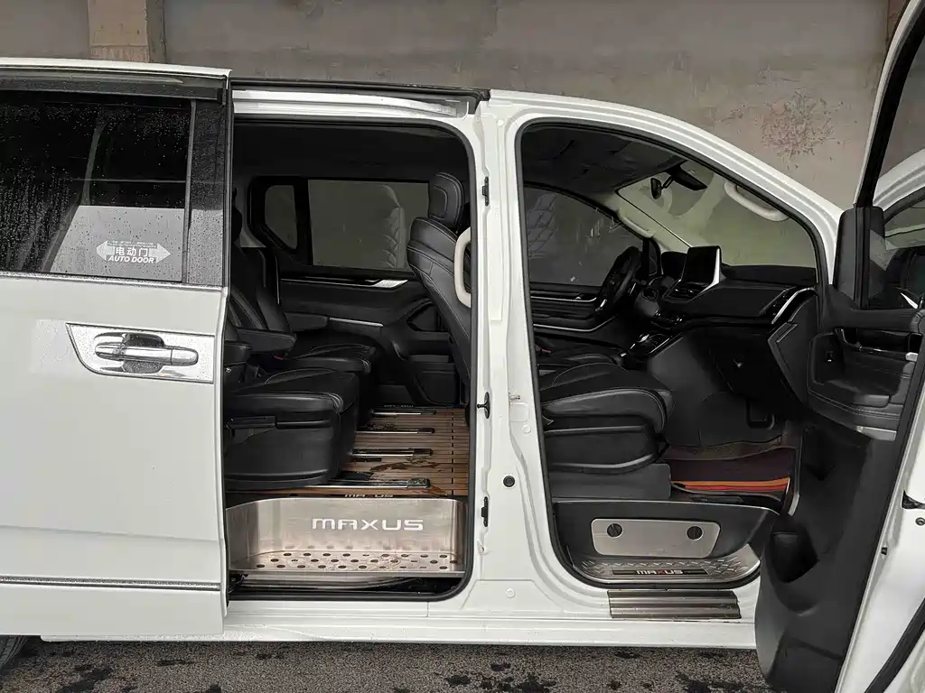 Maxus G20 大通G20 2023款 PLUS 2.0 T 柴油自动豪华旅行版