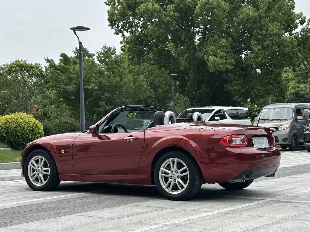 Mazda MX-5 2.0