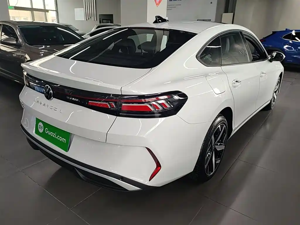 Lamando Lamando L 300 TSI