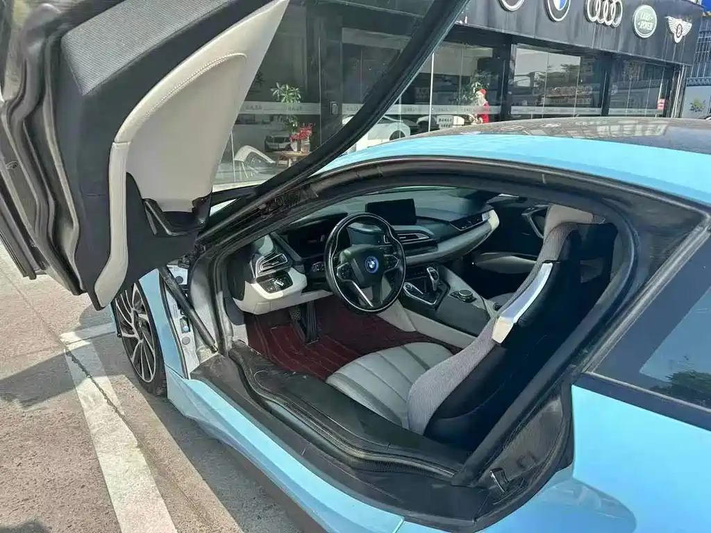 BMW i8 Standard