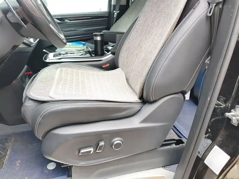 Maxus G20 大通G20 2023款 改款 PLUS 2.0 T 汽油自动豪华版