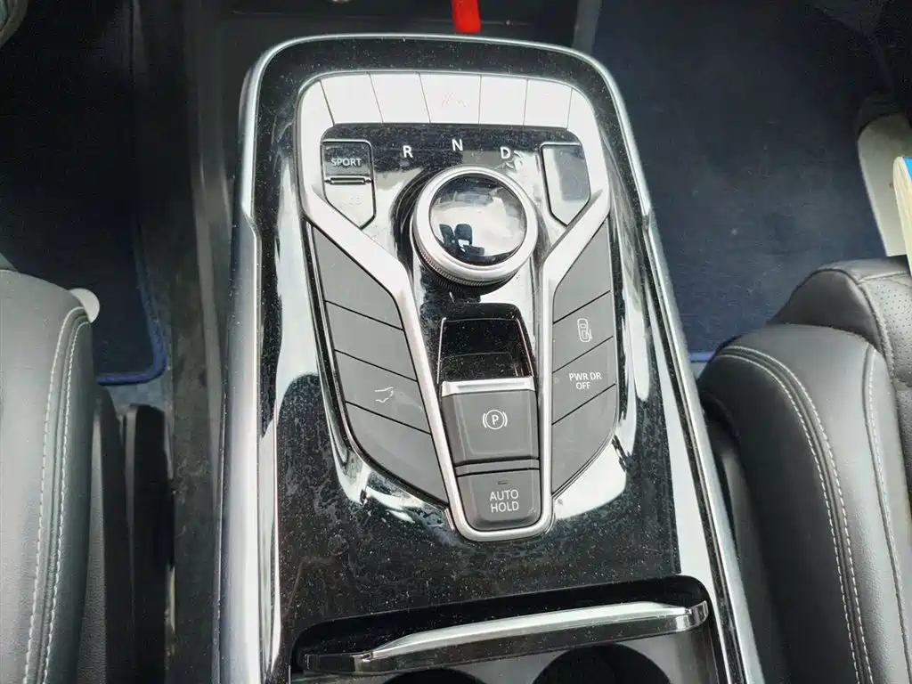 Maxus G20 大通G20 2023款 改款 PLUS 2.0 T 汽油自动豪华版