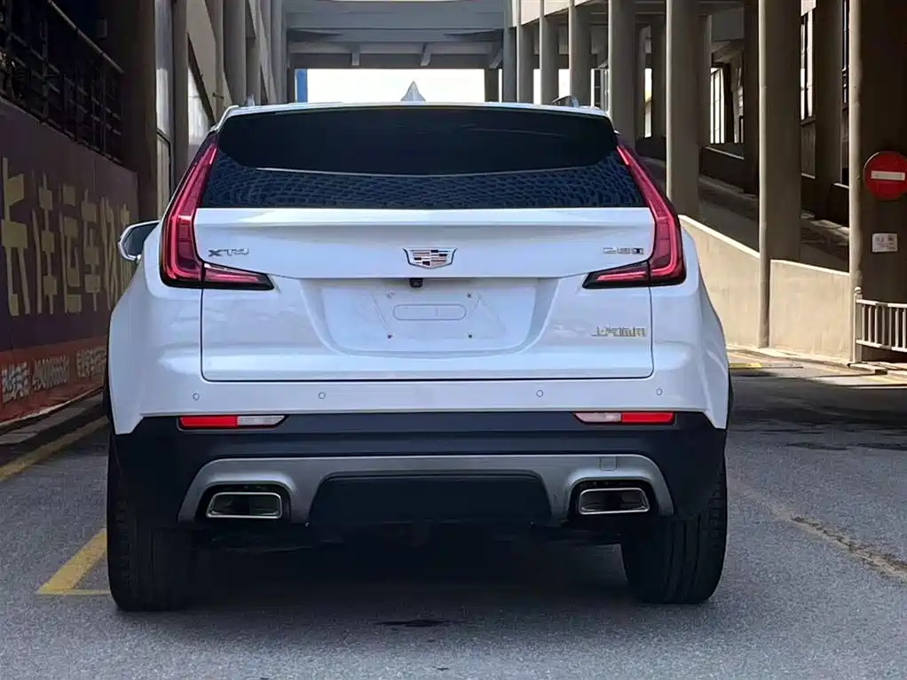 Cadillac XT4 Facelift 28 T 2 WD Leading