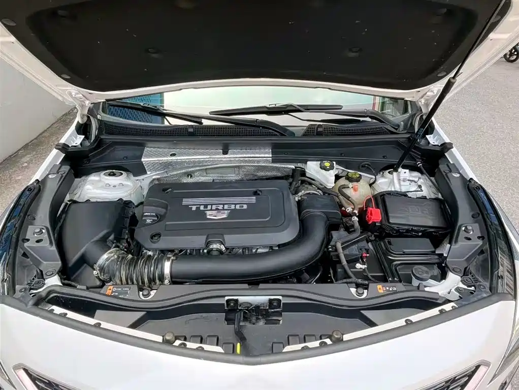 Cadillac XT4 Facelift 28 T 2 WD Leading