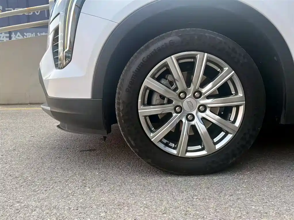Cadillac XT4 Facelift 28 T 2 WD Leading