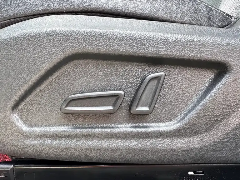 Roewe RX5 20 T 2 WD Auto Flagship