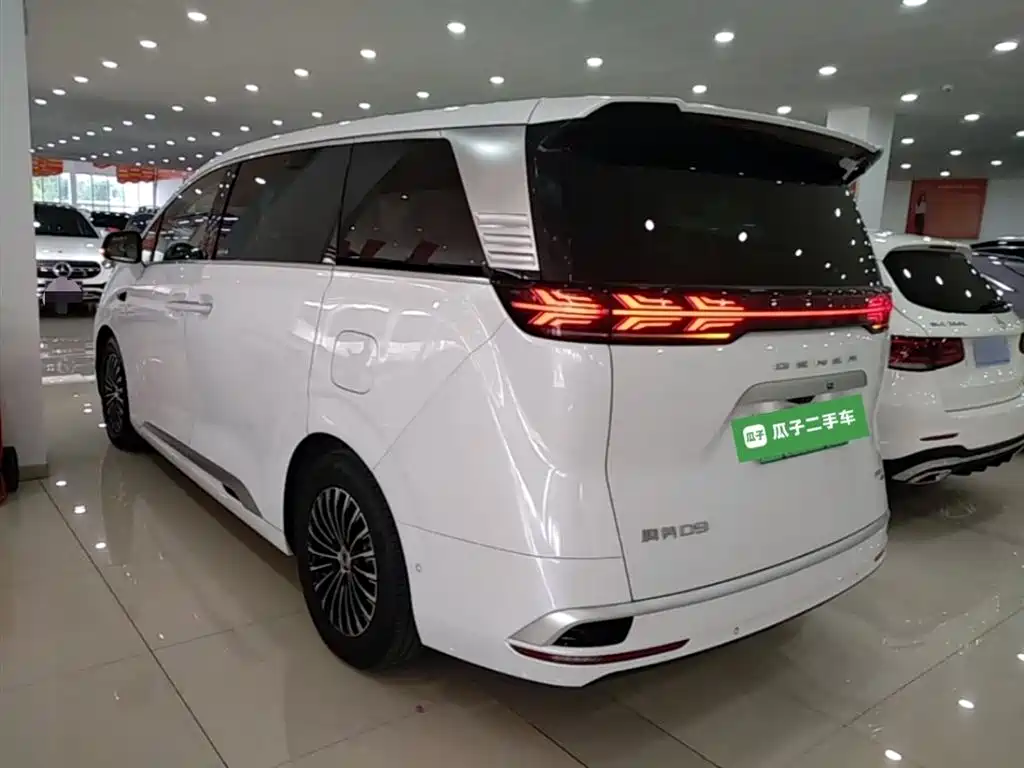 Denza D9 DM-i Smart Drive 1020 4 WD Honored