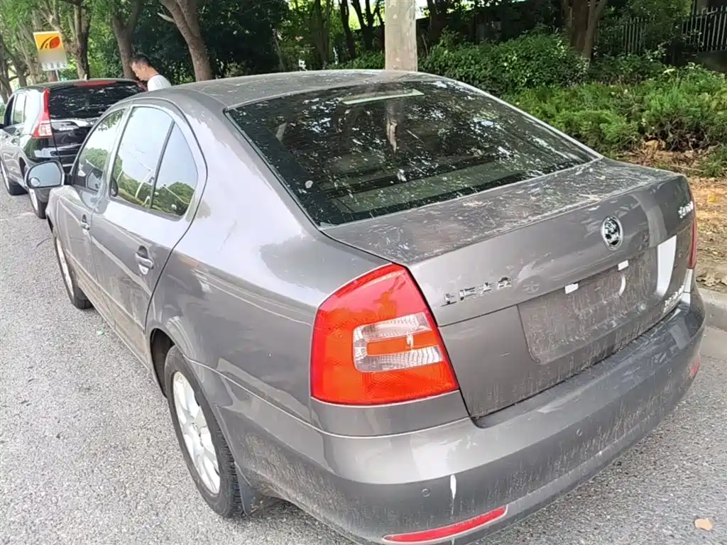 Octavia Classic 1.6 L Auto Yijie