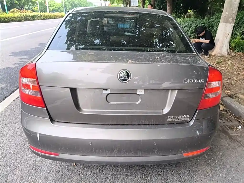 Octavia Classic 1.6 L Auto Yijie