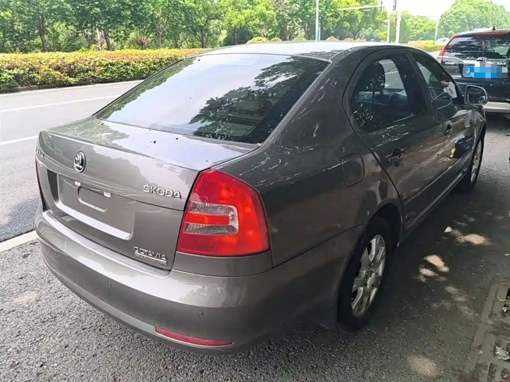 Octavia Classic 1.6 L Auto Yijie