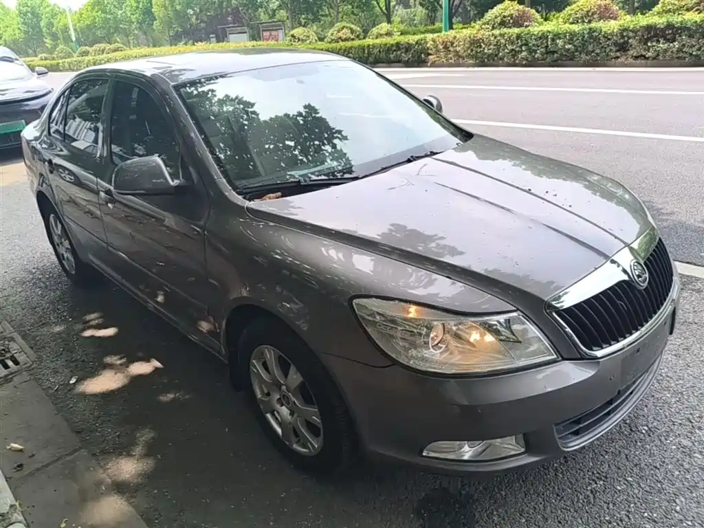 Octavia Classic 1.6 L Auto Yijie