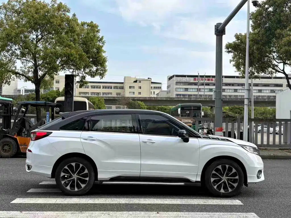 Avancier 240 TURBO 2 WD Premium