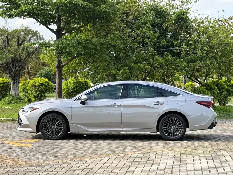 Toyota Avalon 2.0 L XLE Premium