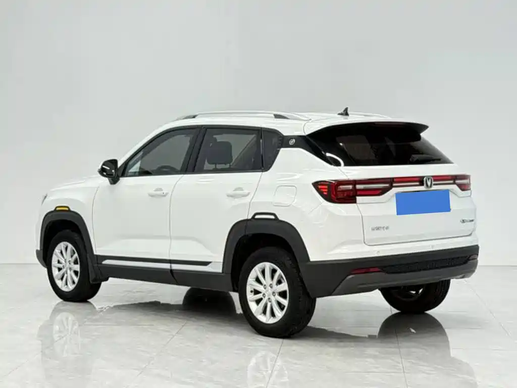 Changan CS35 PLUS 长安CS35 PLUS 2021款 改款 荣耀百万版 1.6 L 手动精英版