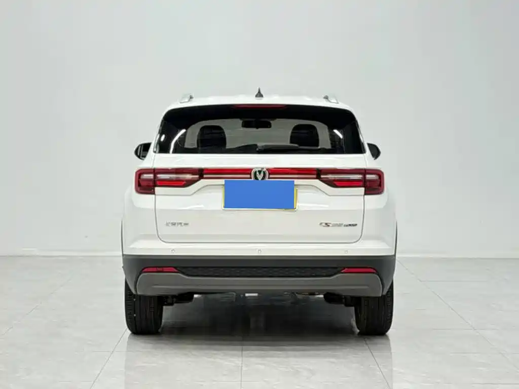 Changan CS35 PLUS 长安CS35 PLUS 2021款 改款 荣耀百万版 1.6 L 手动精英版