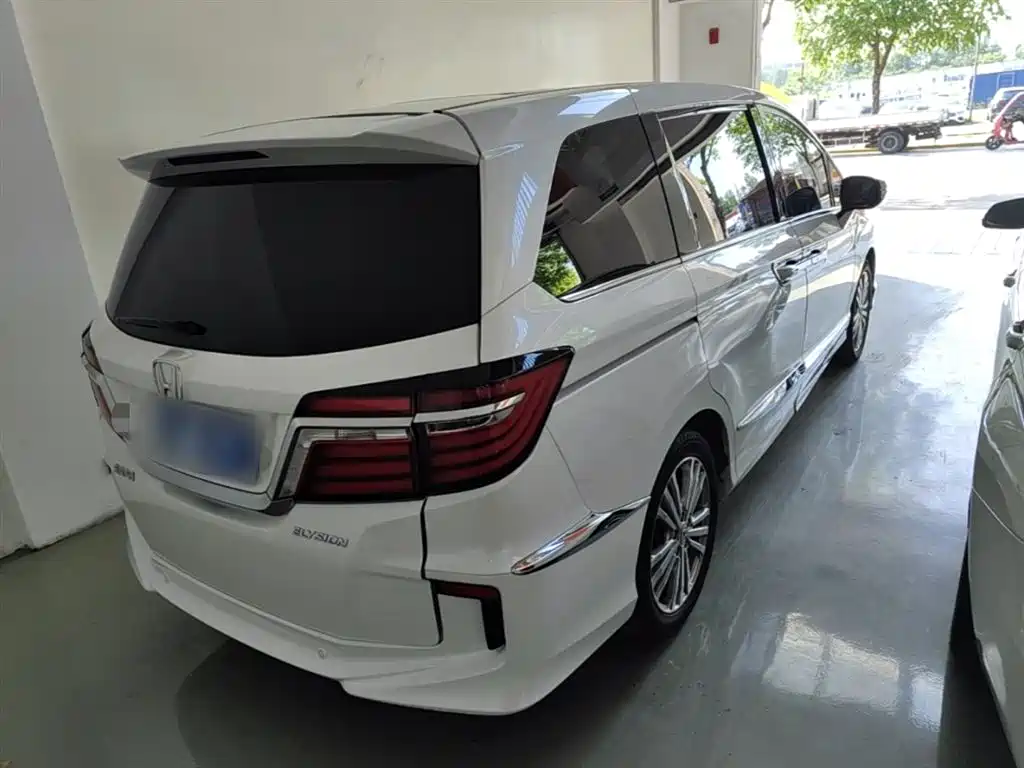 Elysion 2.4 L Luxury
