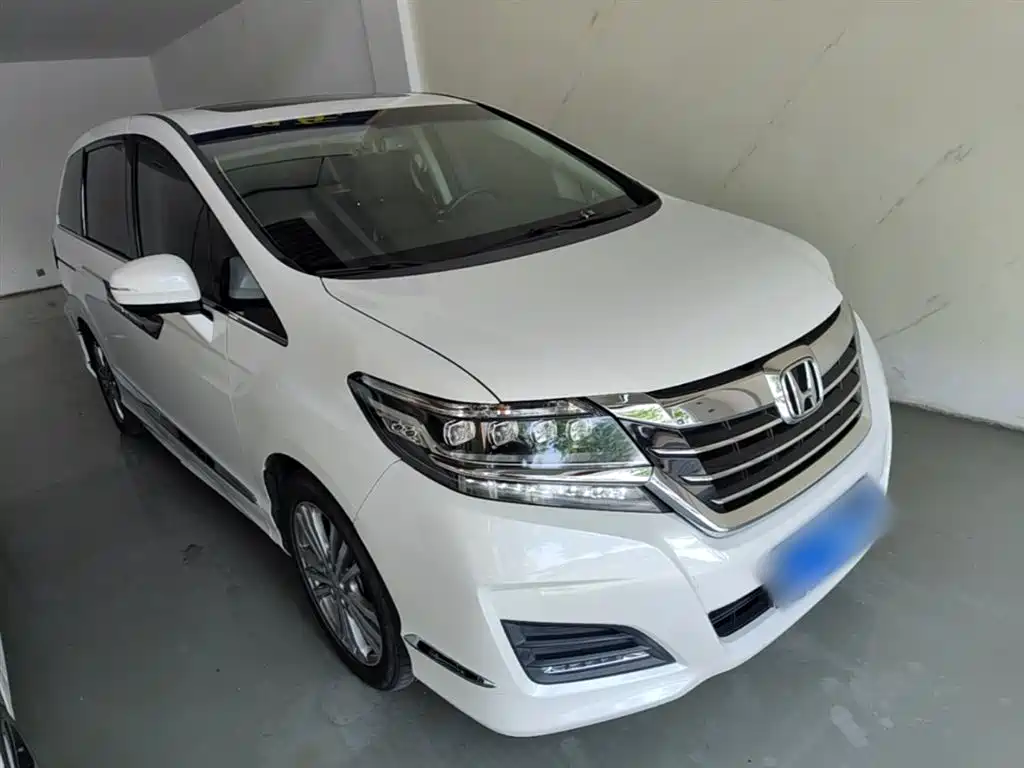 Elysion 2.4 L Luxury