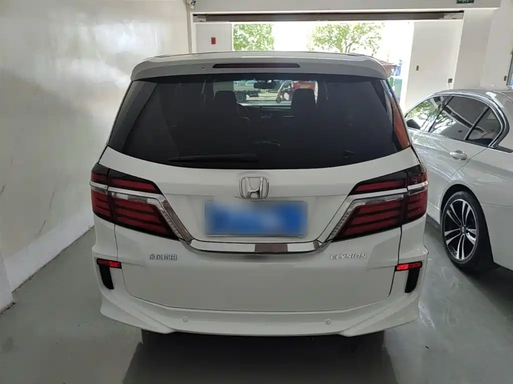 Elysion 2.4 L Luxury