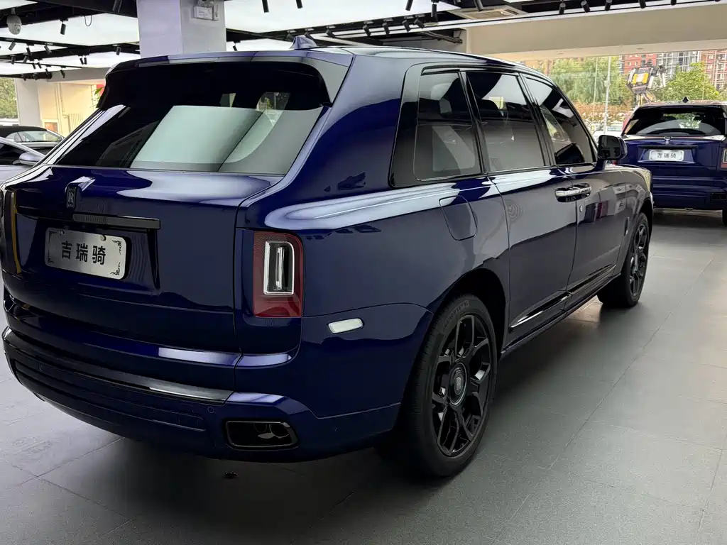 Cullinan Black Badge
