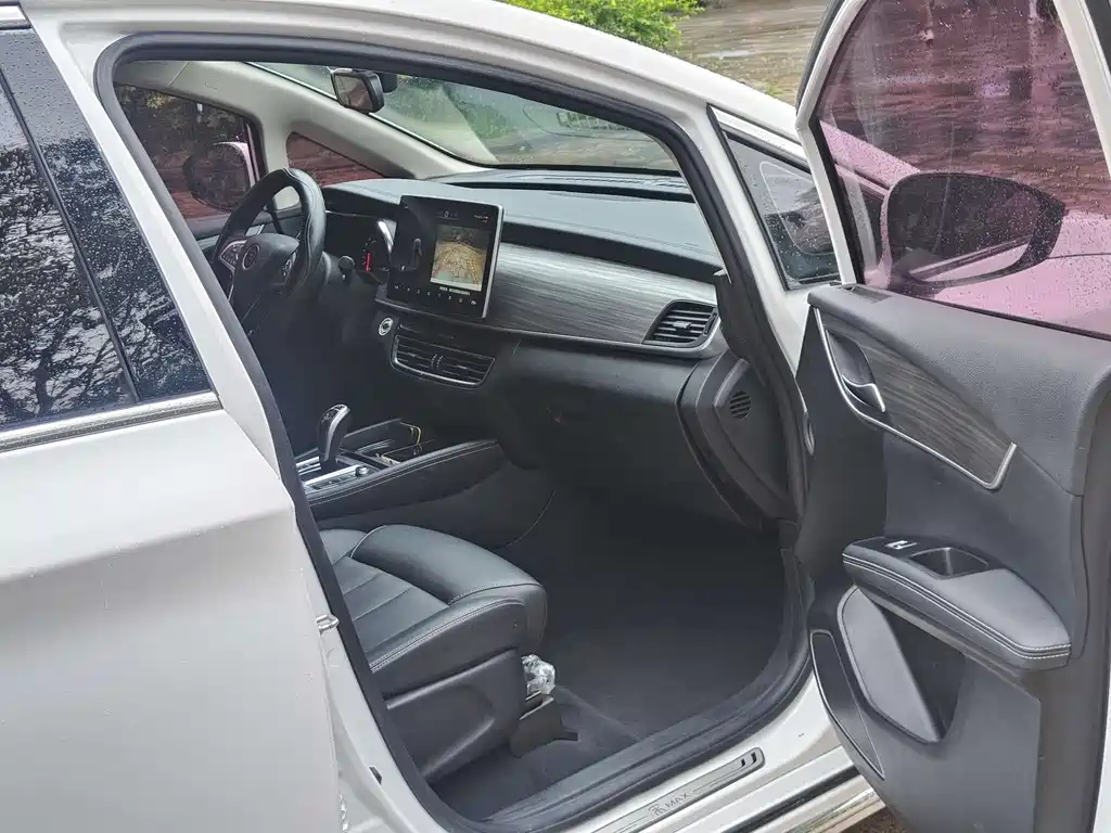 Song MAX NEV DM 1.5 T Connected Premium Enjoyment 7-seat CN-VI