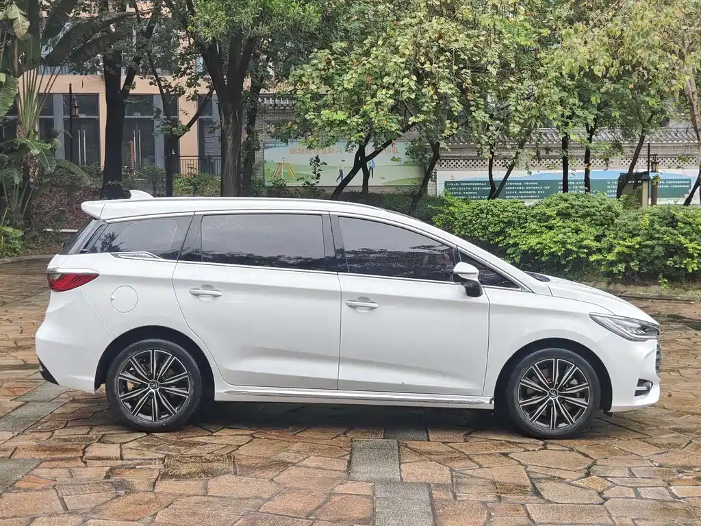Song MAX NEV DM 1.5 T Connected Premium Enjoyment 7-seat CN-VI