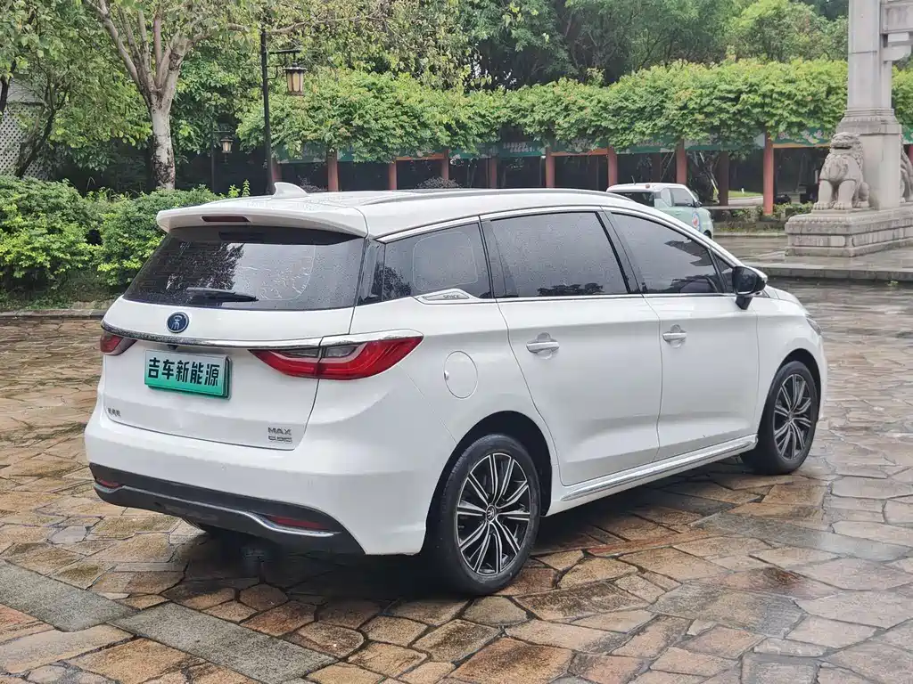 Song MAX NEV DM 1.5 T Connected Premium Enjoyment 7-seat CN-VI